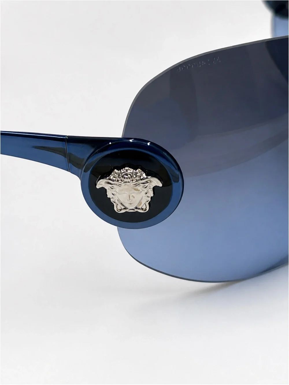 Vintage Versace Blue Rimless Shield Sunglasses in Deep Blue Y2K 2113